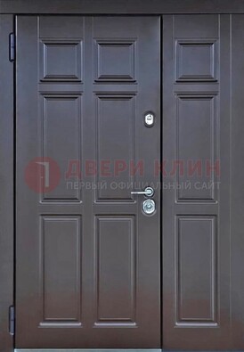 Тёмная двухстворчатая входная дверь для коттеджа с МДФ ДМ-533 в Истре