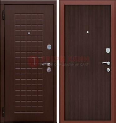 Коричневая металлическая дверь с МДФ ДМ-78 в квартиру в Истре