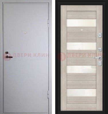 Белая железная дверь с порошковым напылением и стеклом ДП-308 в Истре