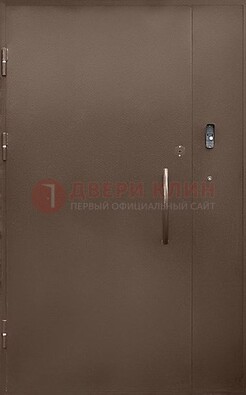 Коричневая металлическая подъездная дверь ДПД-2 в Истре