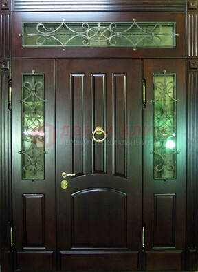 Стальная парадная дверь со стеклом и ковкой ДПР-18 для деревянного дома в Истре
