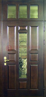Парадная дверь со стеклянными вставками и ковкой ДПР-1 в офисное здание в Истре