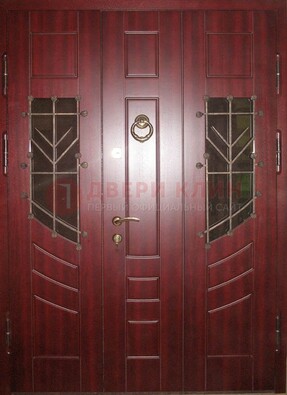 Парадная дверь со вставками из стекла и ковки ДПР-34 в загородный дом в Истре