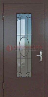 Коричневая наружная железная дверь со стеклом и ковкой ДСК-100 в Истре