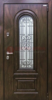 Темная филенчатая железная дверь со стеклом и ковкой ДСК-102 в Истре