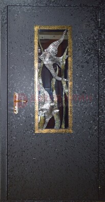 Металлическая дверь со стеклом и ковкой ДСК-82 для крыльца в Истре