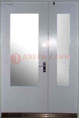Белая  тамбурная дверь со стеклянными вставками ДТМ-18 в Истре