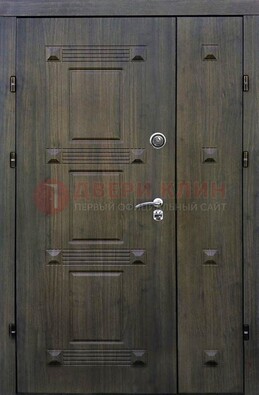 Железная двухстворчатая филенчатая дверь с виноритом ДВТ-143 в Истре