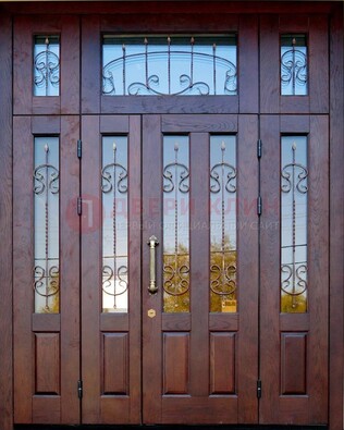 Коричневая парадная дверь с виноритом и ковкой ДВТ-168 в Истре