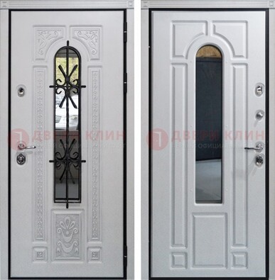 Белая стальная дверь с виноритом и ковкой снаружи ДВТ-197 в Истре