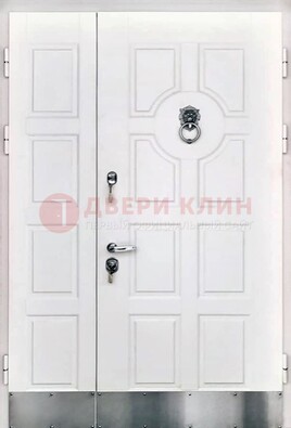 Белая входная дверь с виноритом ДВТ-246 в Истре