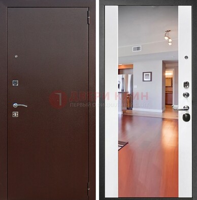 Темная дверь с порошковым покрытием с белой МДФ и зеркалом ДЗ-67 в Истре